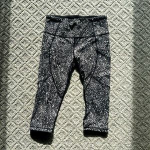 Lululemon Below Knee Yoga Leggings - Size 6